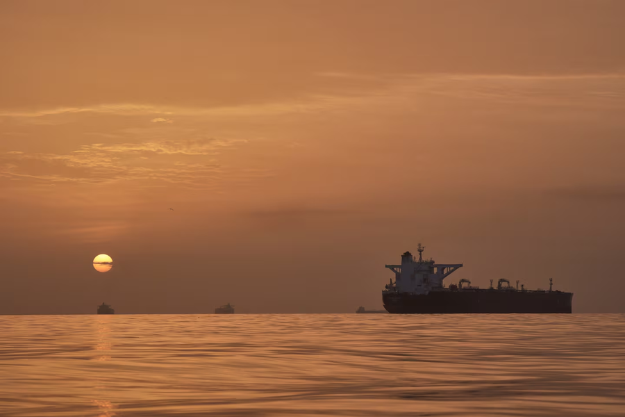 Iran closes Strait of Hormuz again